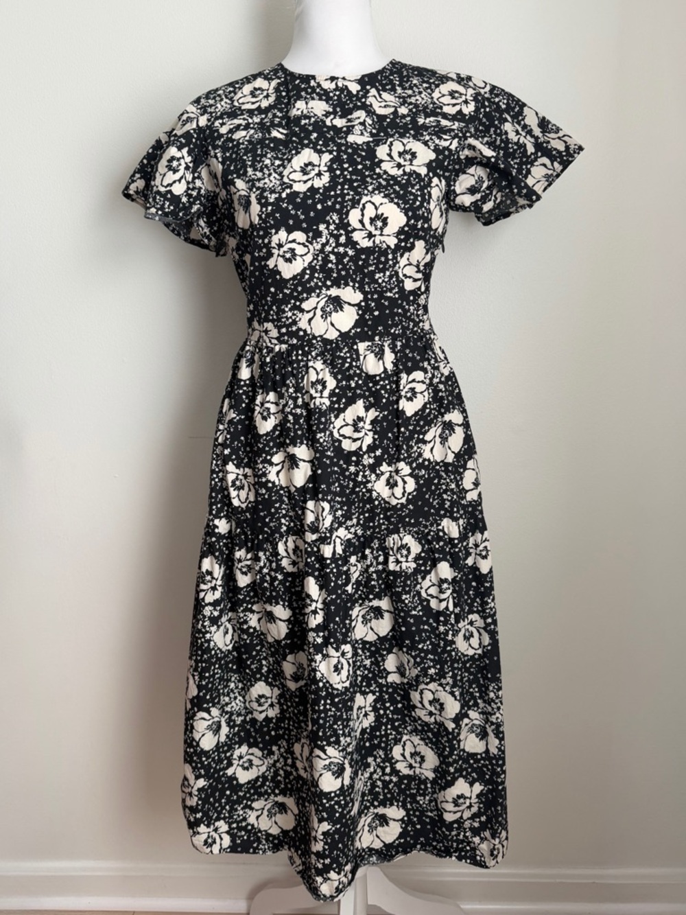 Who What Wear Black and White Floral Midi Flutter Sleeve Dress Size XS